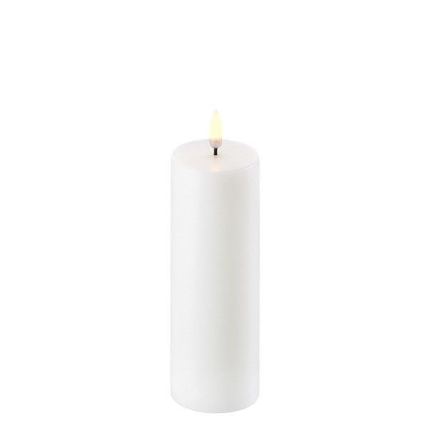 Piffany Copenhagen - Uyuni Lighting LED Pillar Kerze "Nordic White" H: 15 cm, Ø: 5,8 cm